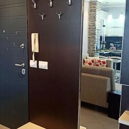 Mjolly Apartmán Golem (Tirana)